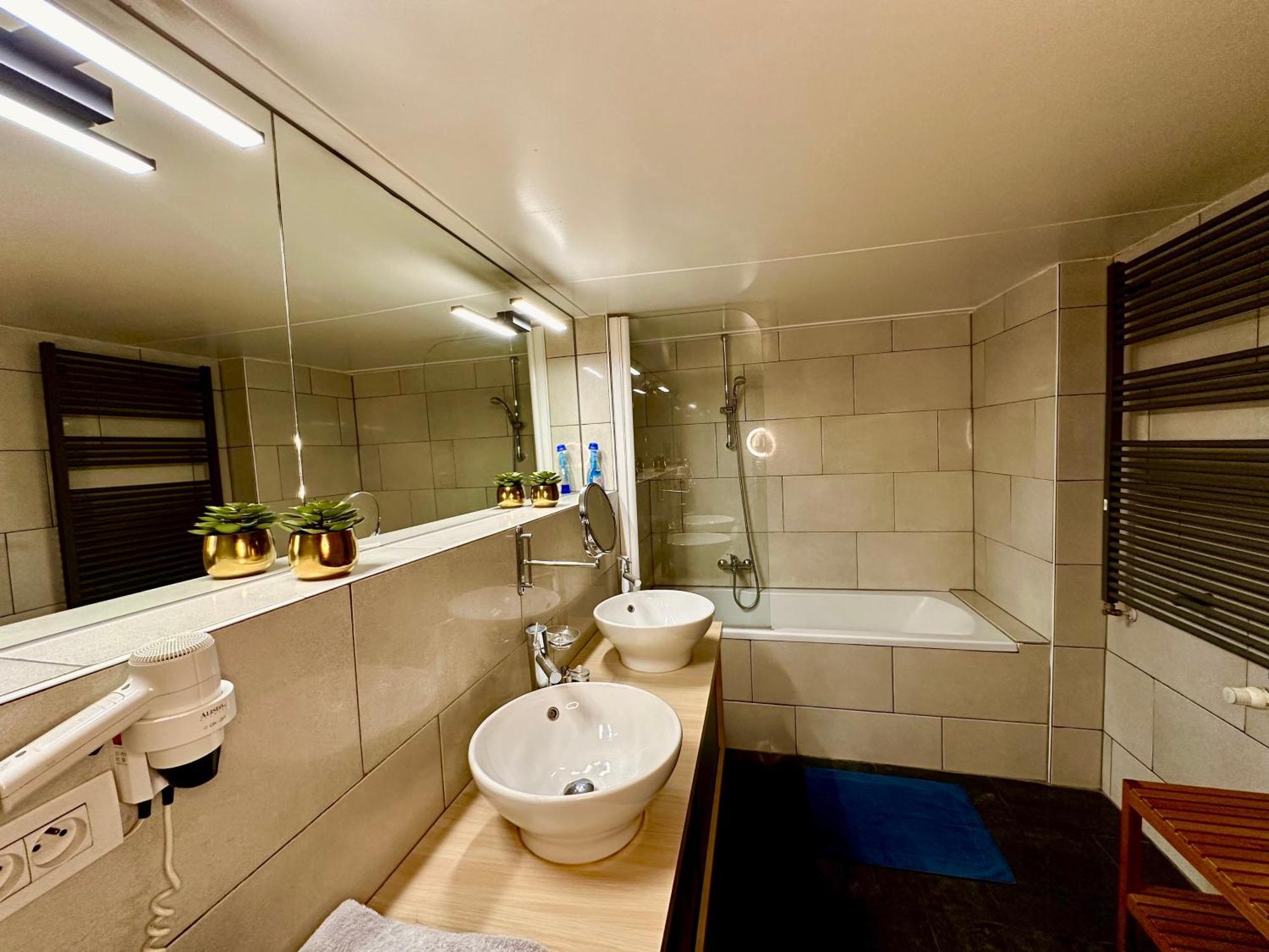 Luxury Suites Castel By Rikas Hotels Антверпен Екстер'єр фото