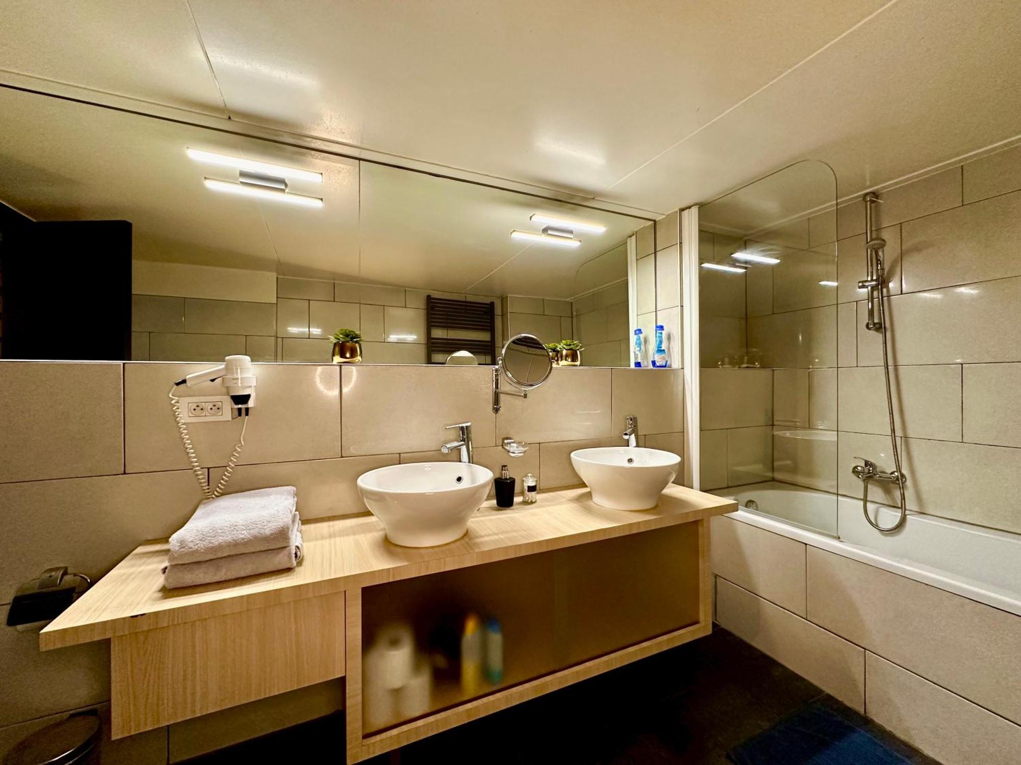 Luxury Suites Castel By Rikas Hotels Антверпен Екстер'єр фото